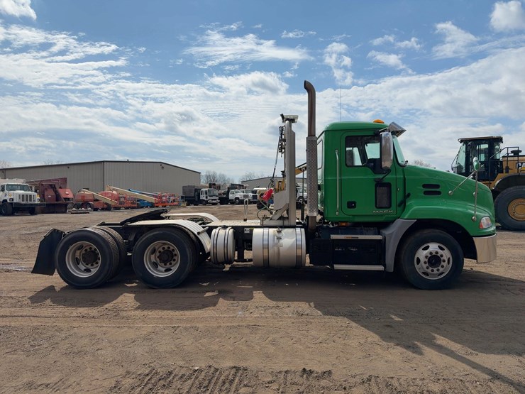 2018-mack-pinnacle-cxu613-image-6