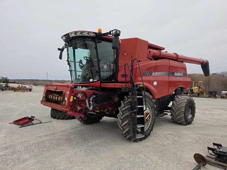 2013-case-ih-8230-image-1