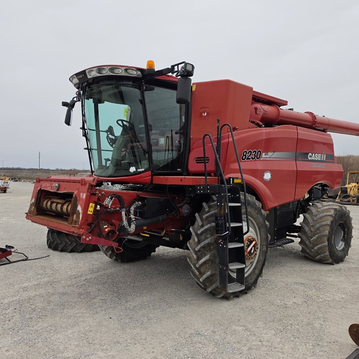 2013 CASE IH 8230
