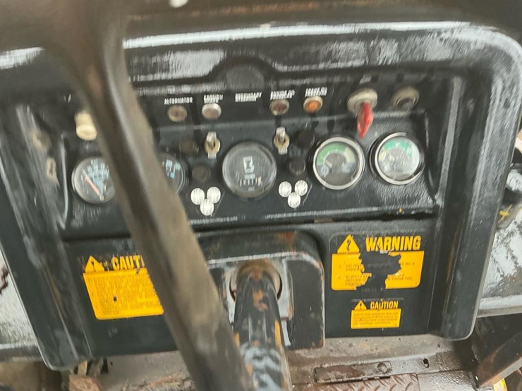 1989-john-deere-640d-image-22