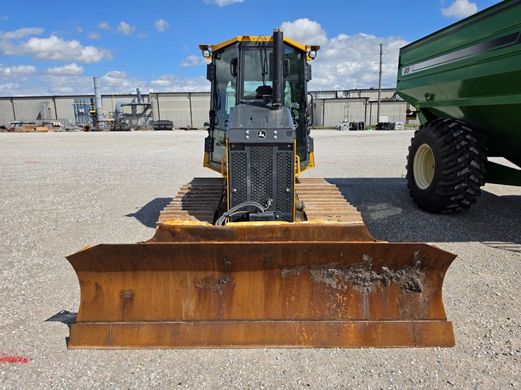 2023-deere-450-lgp-image-2