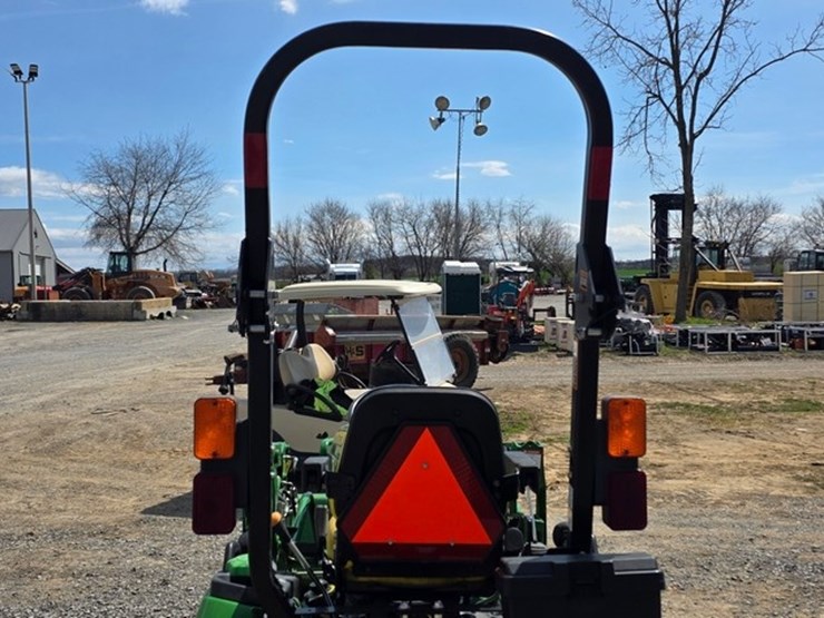 2014-john-deere-1025r-image-15