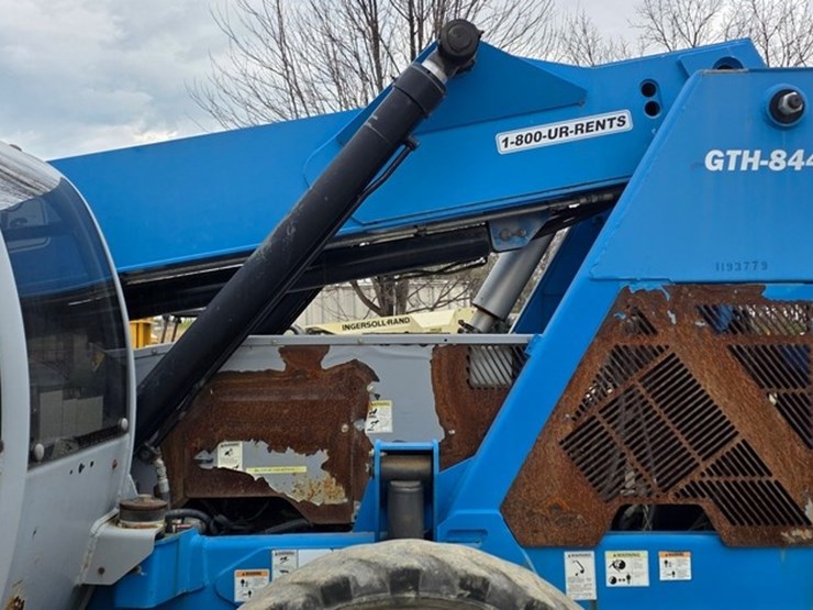 2011-genie-gth844-image-14