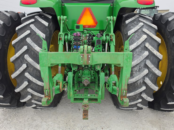 2011-john-deere-8235r-image-14