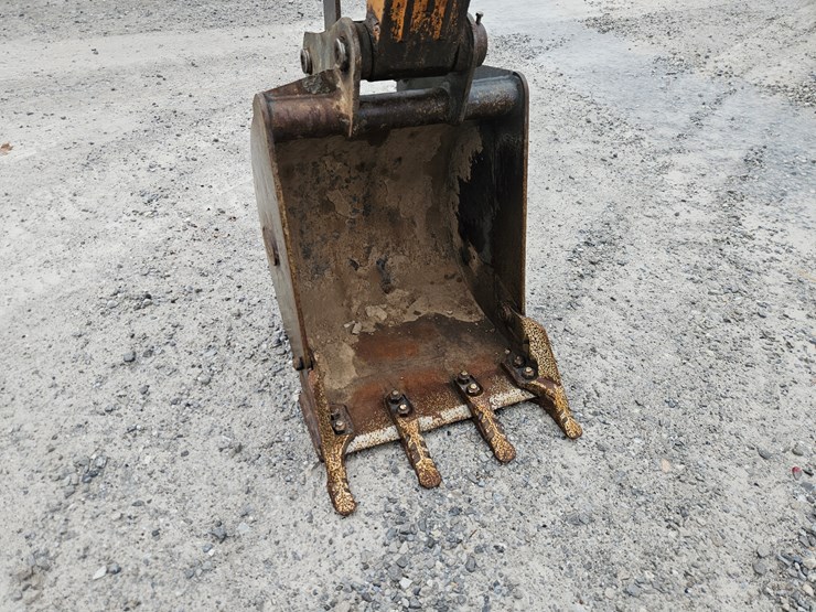 2022-case-cx57c-image-6