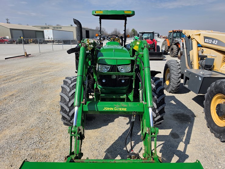 2017-john-deere-6110m-image-4