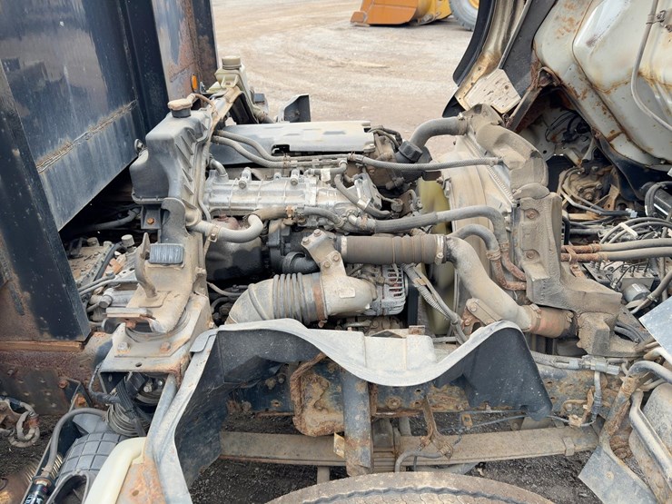 2014-mitsubishi-fuso-fe160-image-10