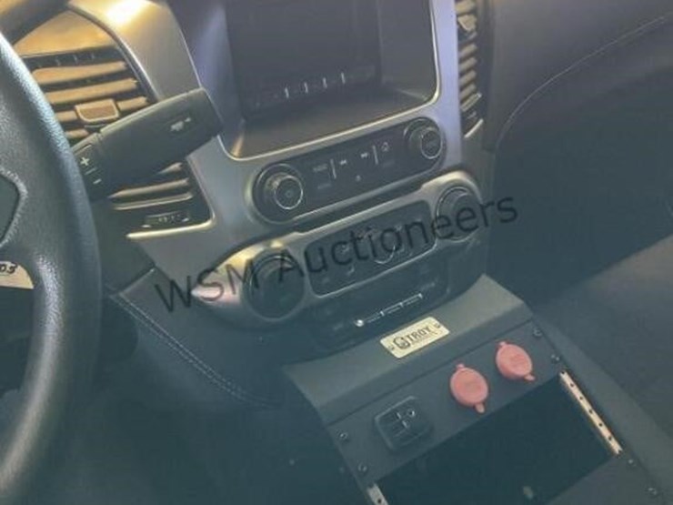 2015-chevrolet-tahoe-image-17