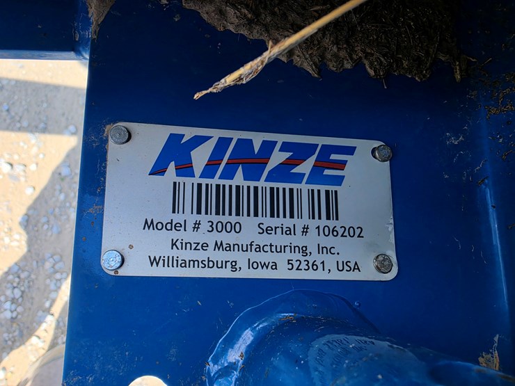 2016-kinze-3000-image-4