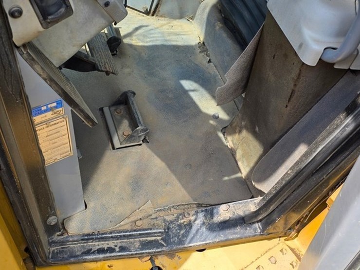 2012-caterpillar-d6t-xl-image-66