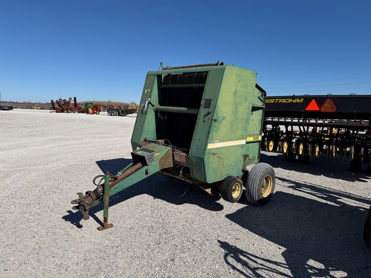 john-deere-335-image-1