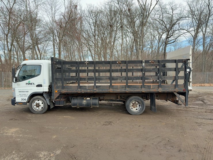 2014-mitsubishi-fuso-fe160-image-2