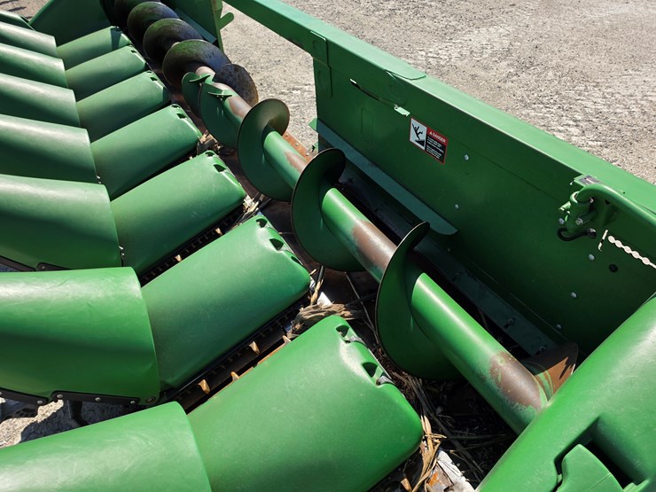 2014-john-deere-608c-image-10