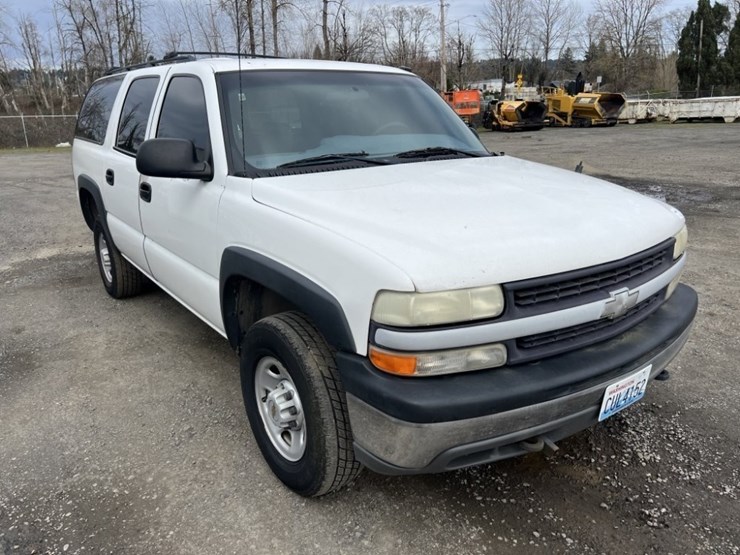 2001-chevrolet-suburban-image-2