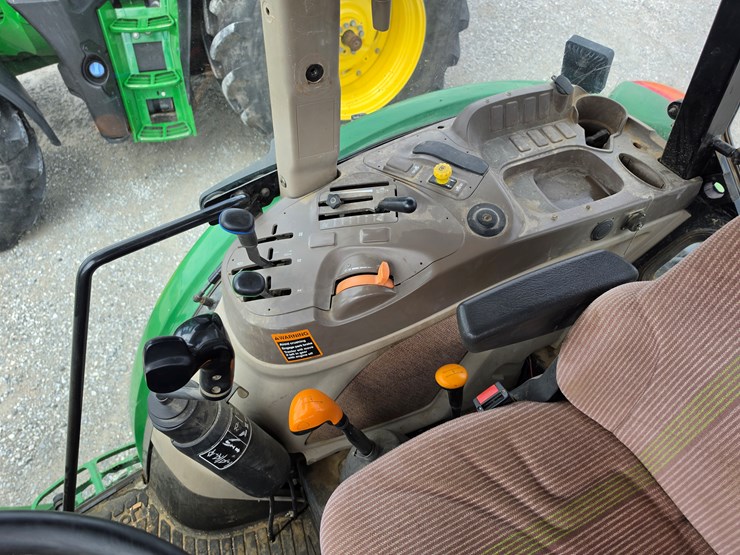 2014-john-deere-6140d-image-12
