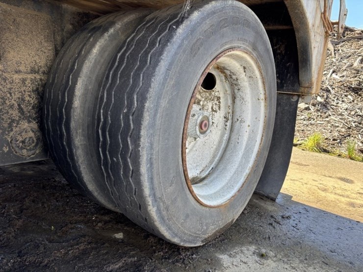 1991-columbia-tri-axle-possum-belly-chip-trailer-image-11