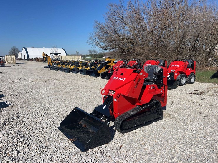 2026-sdlanch-sda-140t-mini-skid-steer-image-1