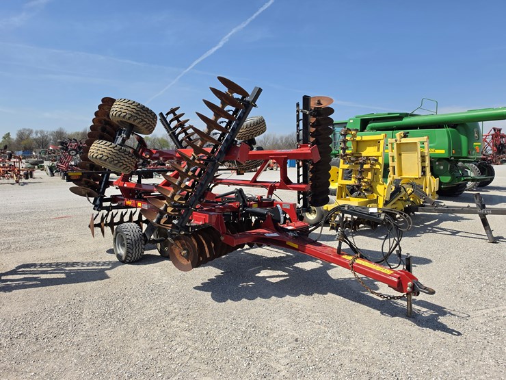 2021-case-ih-345-image-1