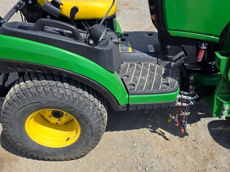 2014-john-deere-1025r-image-10