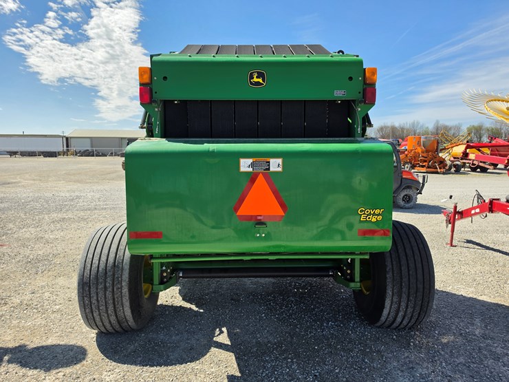 2010-john-deere-568-image-9