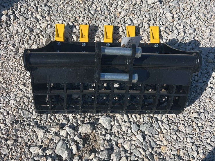 sdlanch-mini-excavator-rock-bucket-image-2