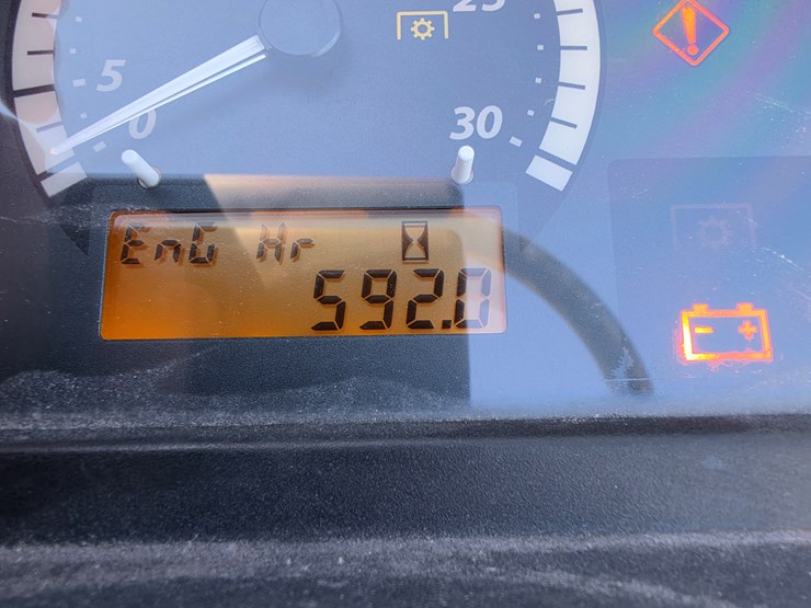 2018-john-deere-4052m-image-14