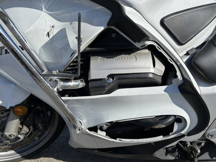 2012-honda-st1300-motorcycle-image-12