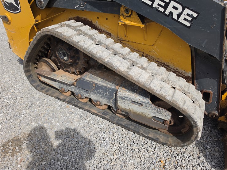 2022-deere-317g-image-14