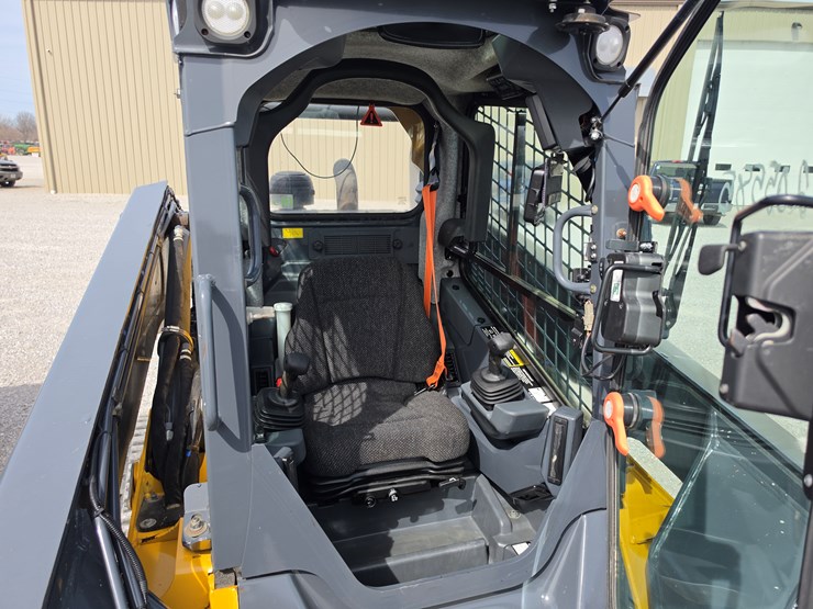 2018-deere-333g-image-7