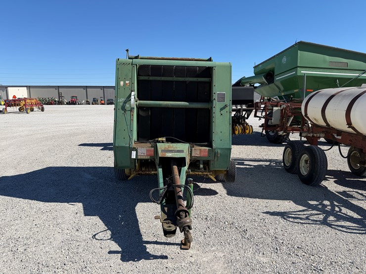 john-deere-335-image-2