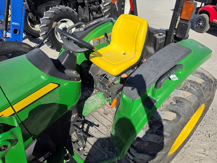 2018-john-deere-4052m-image-9