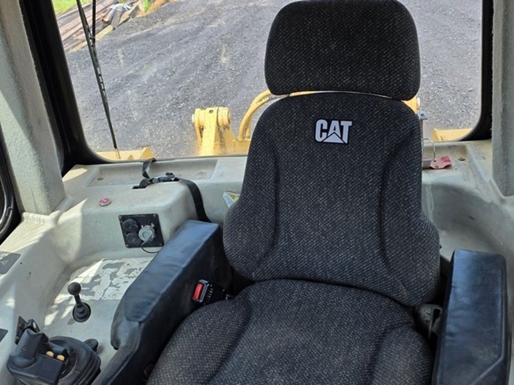 2012-caterpillar-d6t-xl-image-72