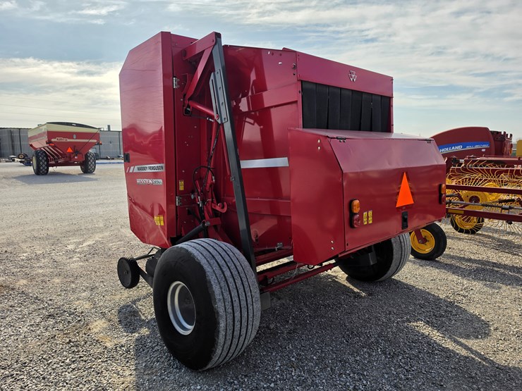 2012-massey-ferguson-2856a-image-11