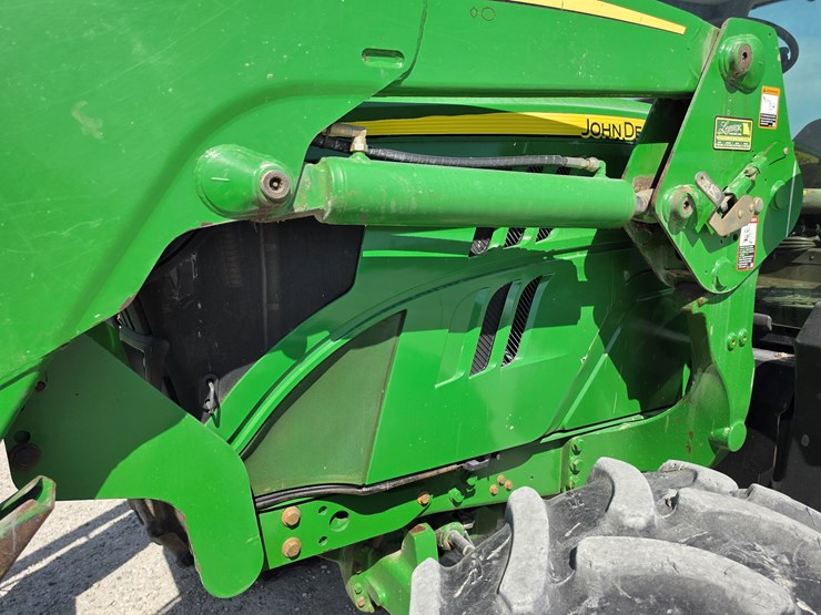 2016-john-deere-6110r-image-8