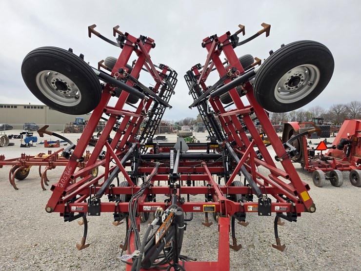 2011-case-ih-200-image-3