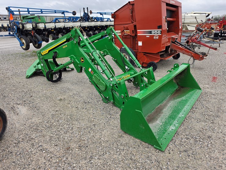 2021-john-deere-700m-image-12