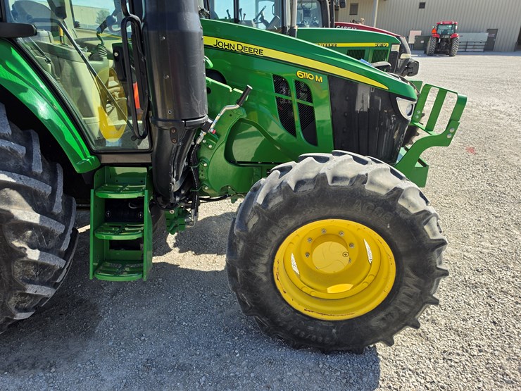 2020-john-deere-6110m-image-17