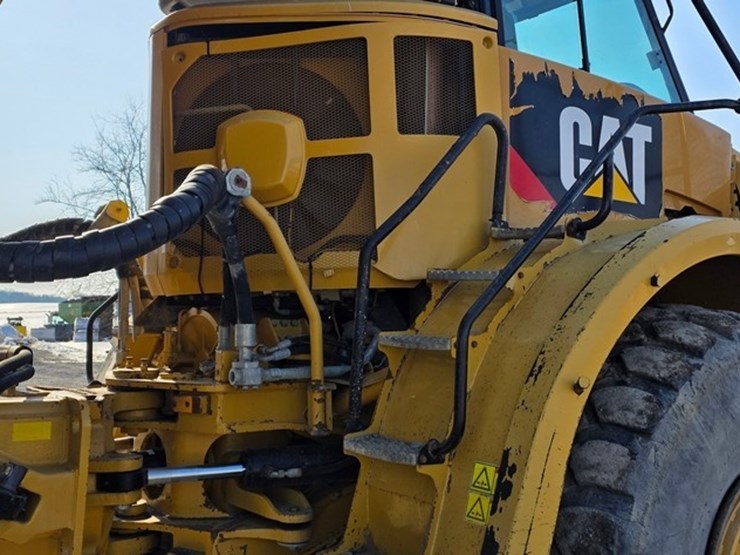 2014-caterpillar-740b-image-45
