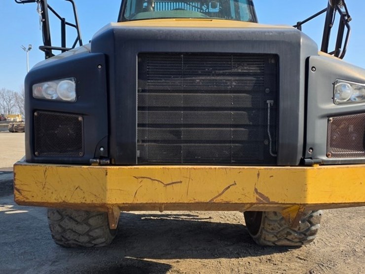 2014-caterpillar-740b-image-57