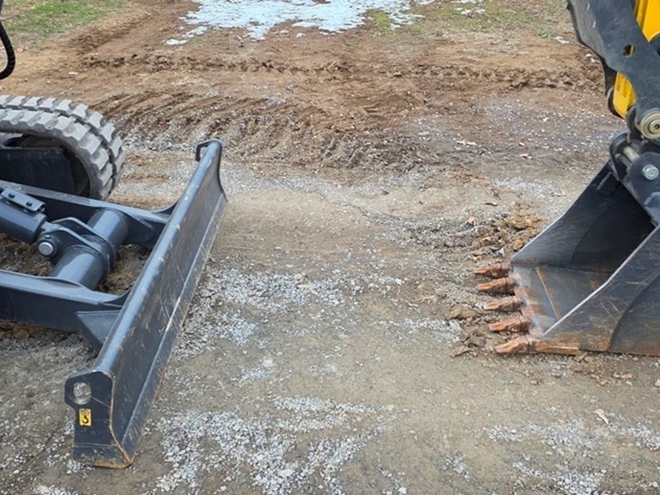 2020-new-holland-e57c-image-8