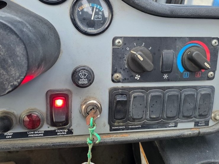 2011-genie-gth844-image-52