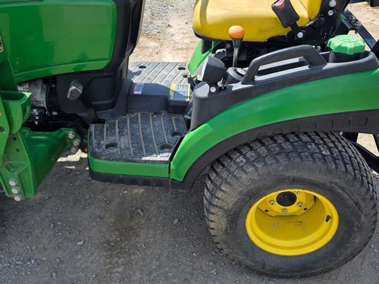 2014-john-deere-1025r-image-18
