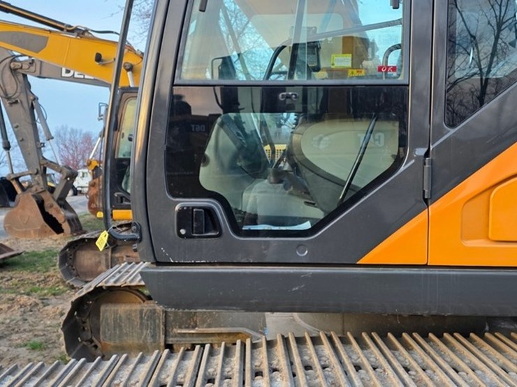 2022-case-cx250d-image-36