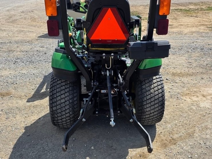 2014-john-deere-1025r-image-14