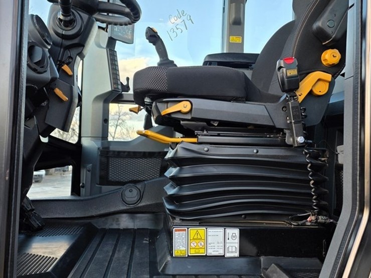 2024-caterpillar-930-image-62