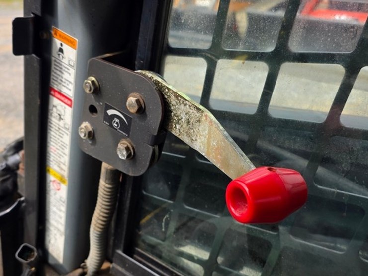 2010-new-holland-c185-image-54