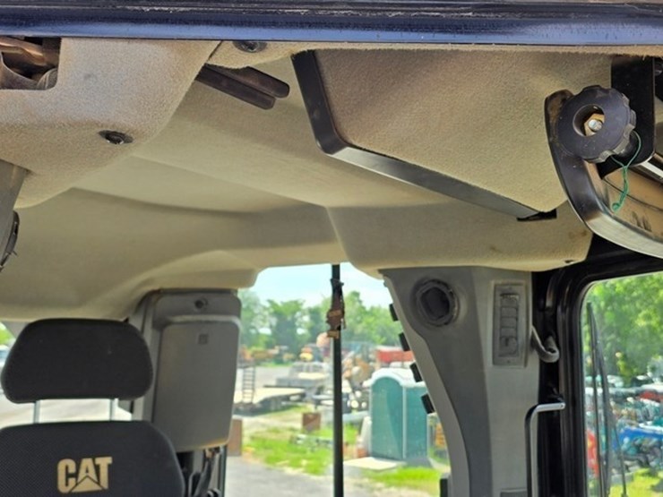 2021-caterpillar-d5-lgp-image-71