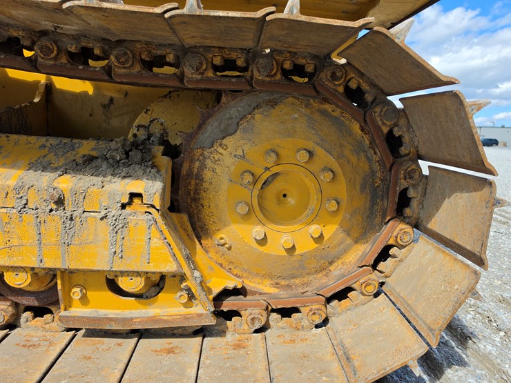 2023-deere-450-lgp-image-15