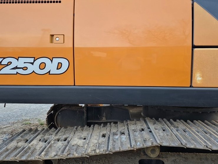 2022-case-cx250d-image-19