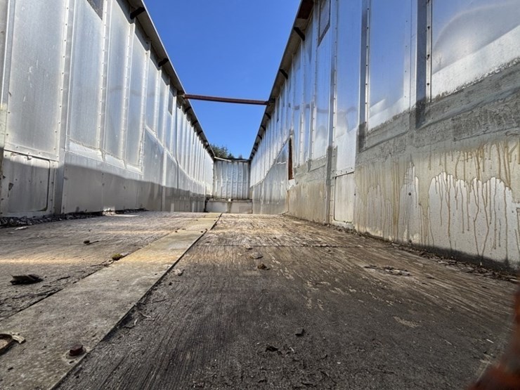 1991-columbia-tri-axle-possum-belly-chip-trailer-image-17